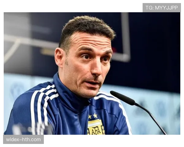 斯卡洛尼战术调整成效显现,球队近期表现稳健 斯卡洛尼战术调整成效显现,球队近期表现稳健