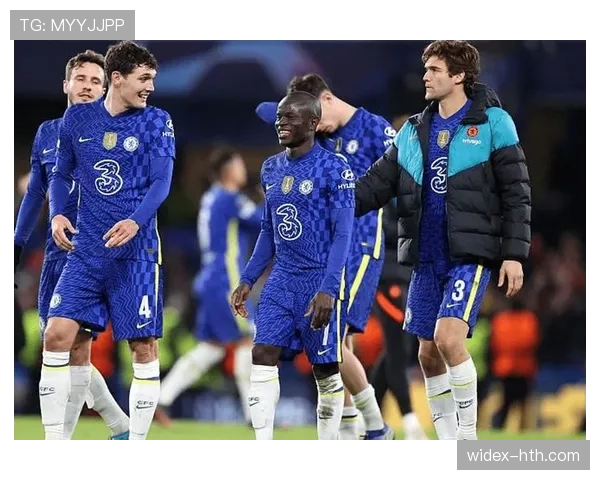 恩佐与克罗斯出球能力及中场组织结构对比分析 恩佐与克罗斯出球能力及中场组织结构对比分析